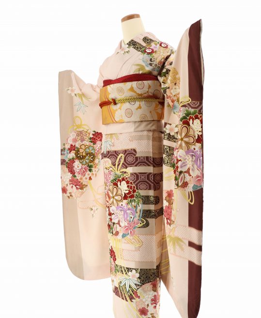 参列振袖[2Lサイズ・古典柄]ピンクベージュにエンジの霞と薬玉[身長176cmまで]No.1101